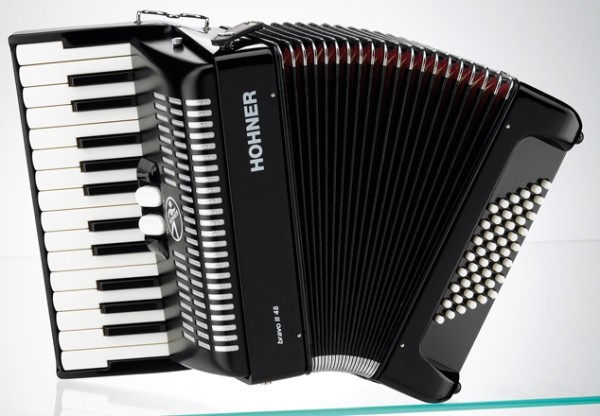 Hohner Akkordeon Bravo II 48 Bass II-chörig in schwarz Ausstellungsware