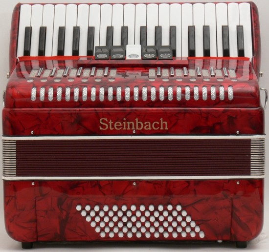 Steinbach Akkordeon 34 Diskant und 72 Bass inklusive abschließbarem Koffer, Farbe Rot